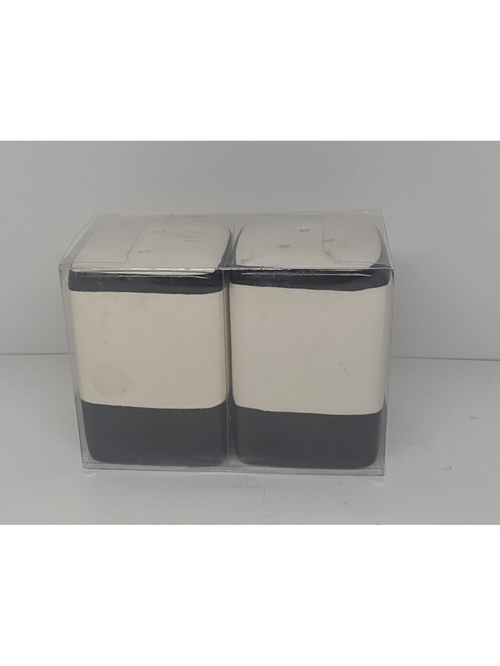 BLACK & WHITE SQUARE SHAPE MODERN STYLE SALT & PEPPER SHAKERS